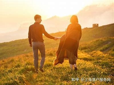 《人妻生活揭秘：探讨家庭与情感的真实故事》