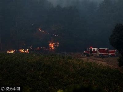 加州山火肆虐：已致5人遇难、15万人撤离，名人豪宅被毁！