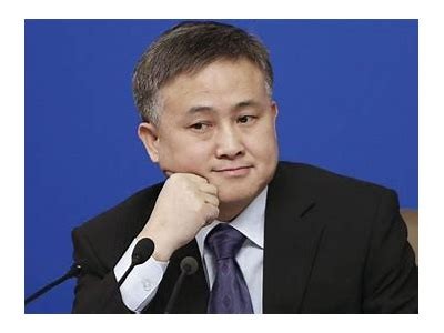 中国人民银行行长潘功胜：灵活运用货币政策工具确保流动性及融资环境宽松