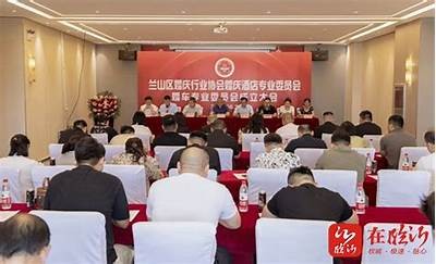 山东临沂企业发布单身员工“结婚才留用”政策，引发关注，山东临沂免费婚房